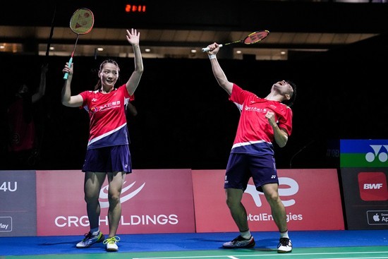 缺席而受到 缺席而受到